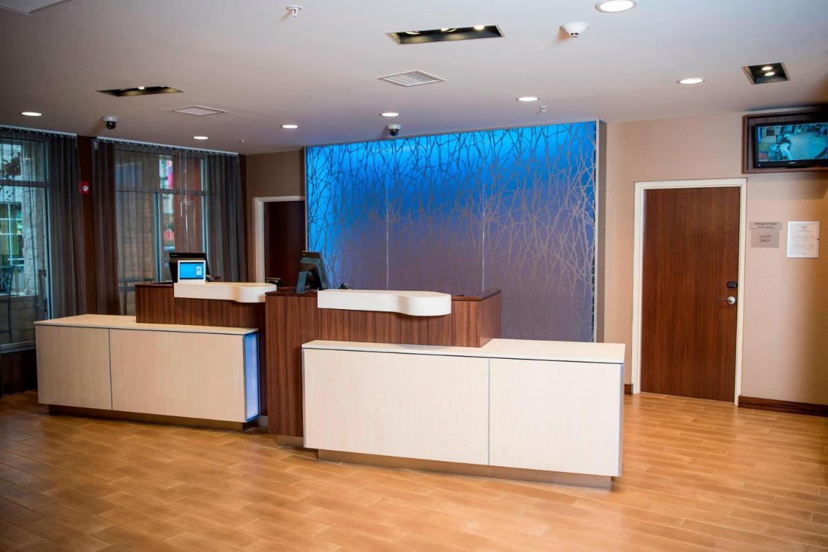 Fairfield Inn & Suites by Marriott Cincinnati Uptown/University Area - image 2