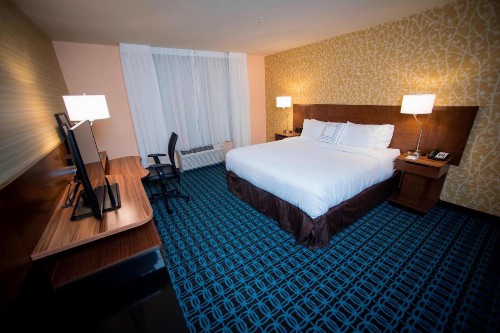 Fairfield Inn & Suites by Marriott Cincinnati Uptown/University Area - image 6