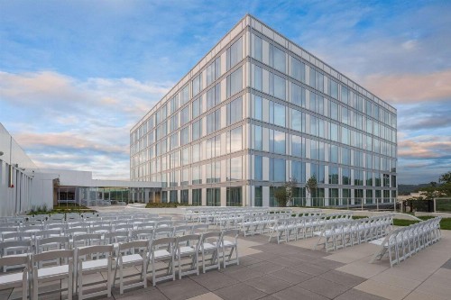 The Summit Hotel - image 3