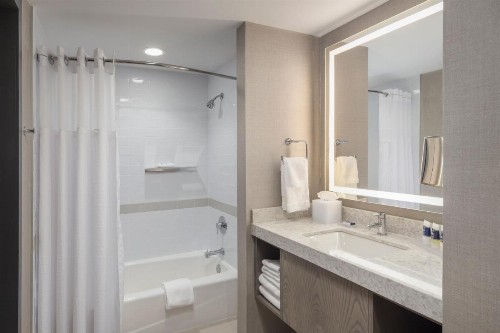 The Summit Hotel - image 7