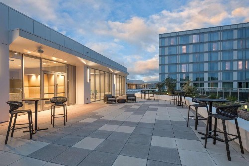 The Summit Hotel - image 8