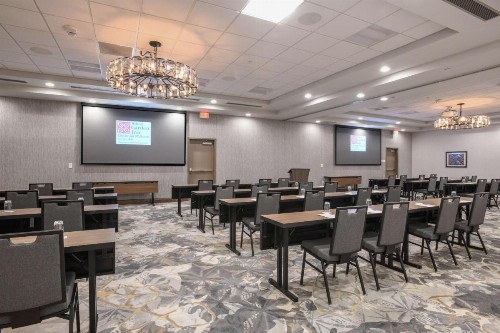 Hilton Garden Inn Cincinnati Midtown - image 7