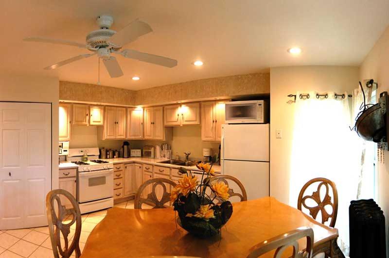 Gaslight Bed & Breakfast - image 4