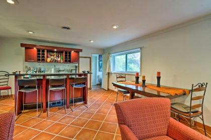 Contemporary Cincinnati Apt with WiFi Near Kenwood! - image 15