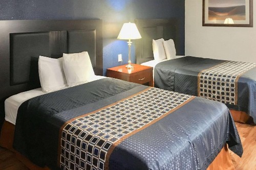 Rodeway Inn - image 3