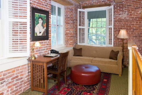Common Man Inn & Restaurant Claremont - image 2