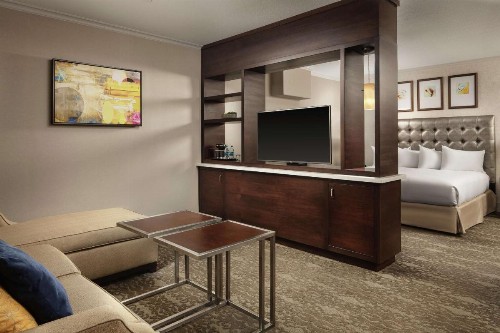 DoubleTree by Hilton Claremont - image 21