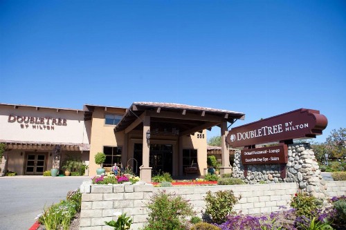 DoubleTree by Hilton Claremont - image 23