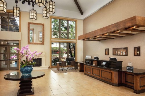 DoubleTree by Hilton Claremont - image 26