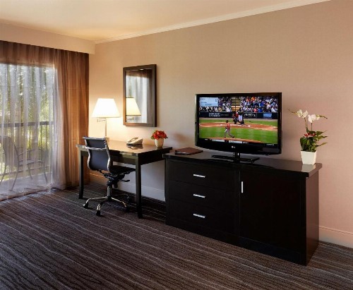 DoubleTree by Hilton Claremont - image 29