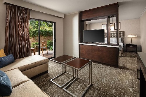 DoubleTree by Hilton Claremont - image 32