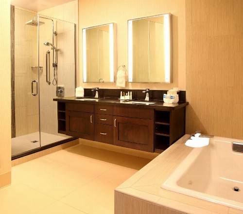 DoubleTree by Hilton Claremont - image 34