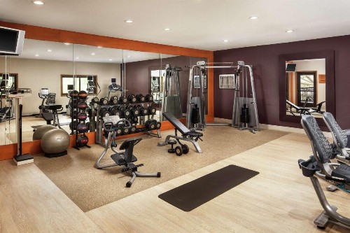 DoubleTree by Hilton Claremont - image 37