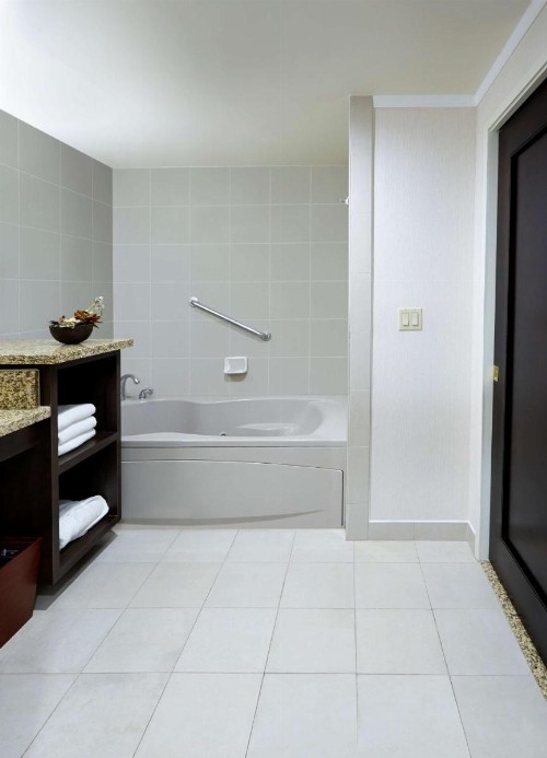DoubleTree by Hilton Claremont - image 39