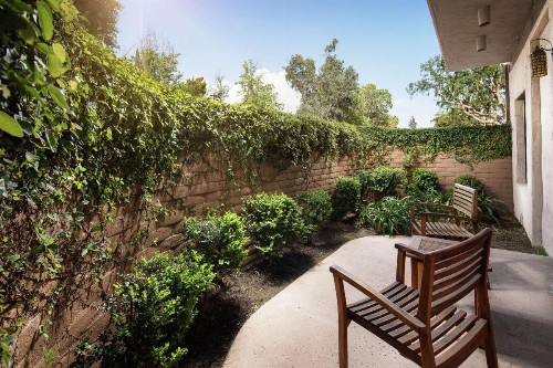 DoubleTree by Hilton Claremont - image 40