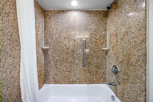 Quality Inn - image 22