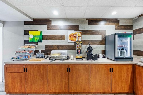 Quality Inn - image 23