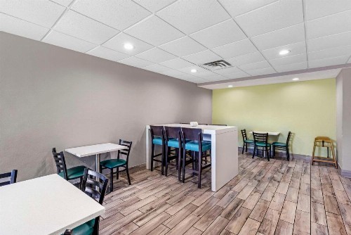 Quality Inn - image 24