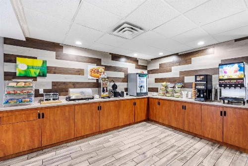 Quality Inn - image 28