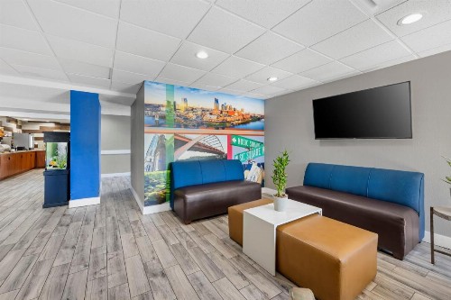 Quality Inn - image 33