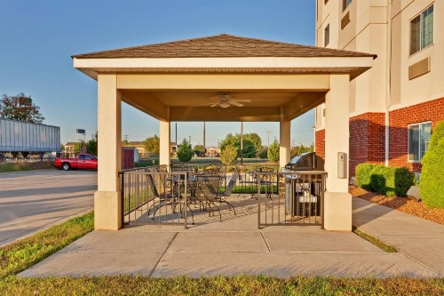 Candlewood Suites Clarksville - image 10