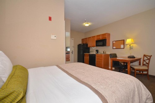 Candlewood Suites Clarksville - image 20