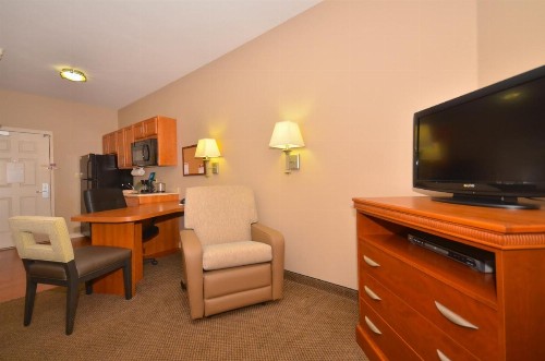 Candlewood Suites Clarksville - image 21