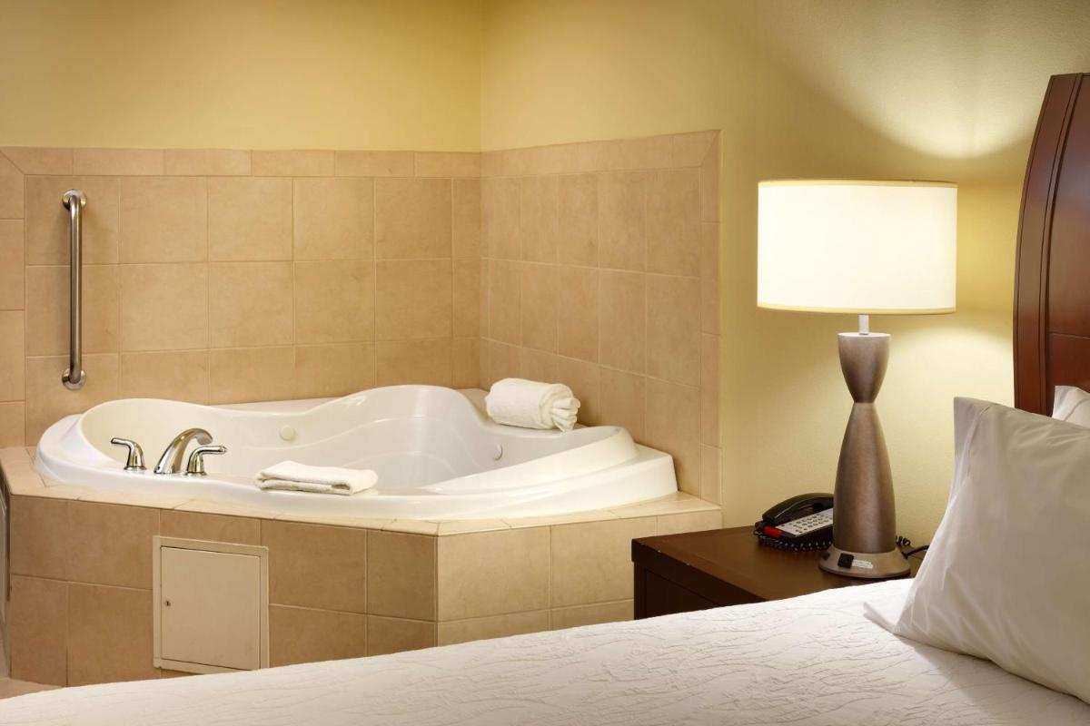 Hilton Garden Inn Clarksville - image 5