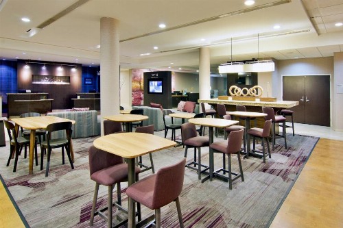 Courtyard by Marriott Clarksville - image 10