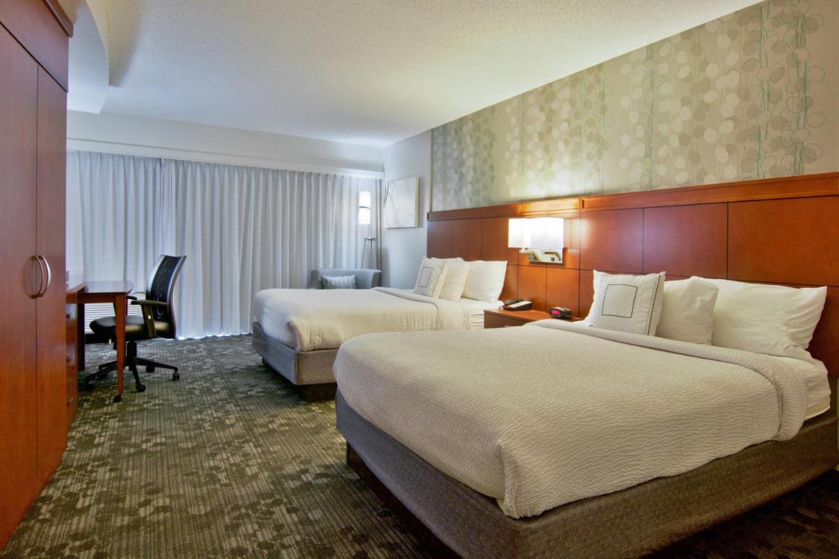 Courtyard by Marriott Clarksville - image 5