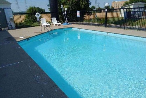 Americas Best Value Inn Clarksville - image 10