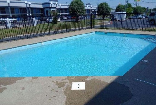 Americas Best Value Inn Clarksville - image 11