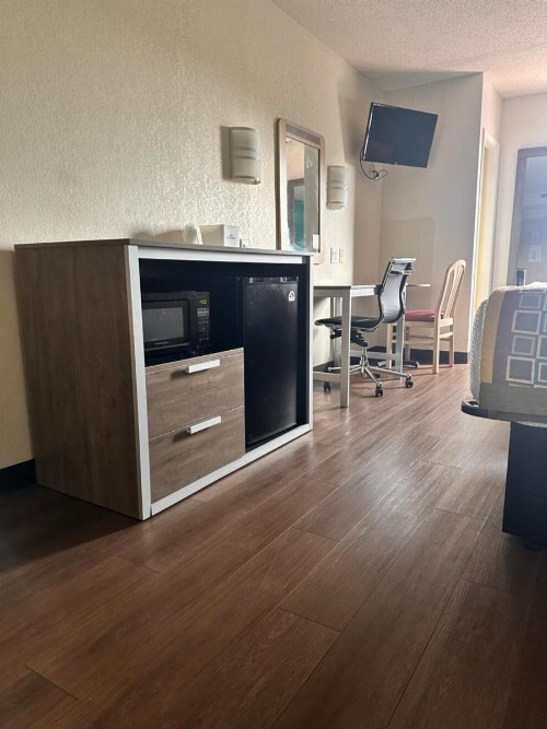 Americas Best Value Inn Clarksville - image 12