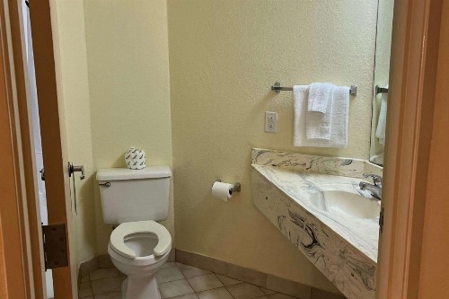 Americas Best Value Inn Clarksville - image 13