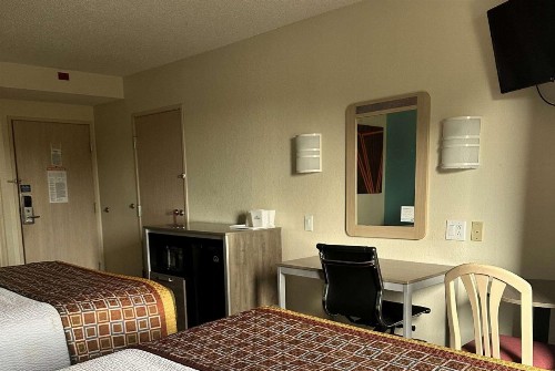 Americas Best Value Inn Clarksville - image 15