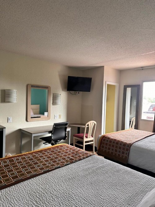 Americas Best Value Inn Clarksville - image 22