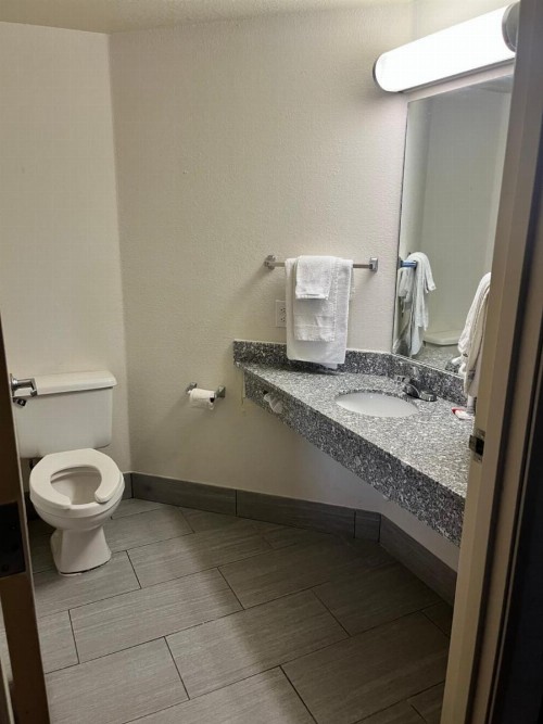 Americas Best Value Inn Clarksville - image 26