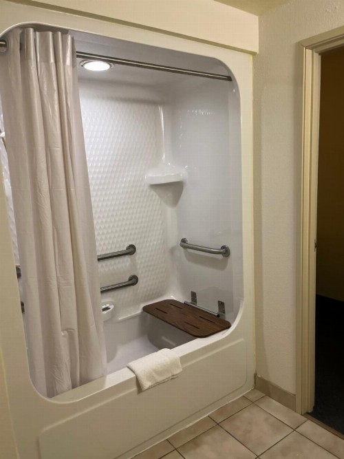 Americas Best Value Inn Clarksville - image 28