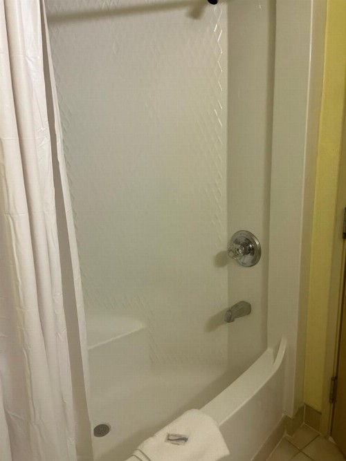 Americas Best Value Inn Clarksville - image 32