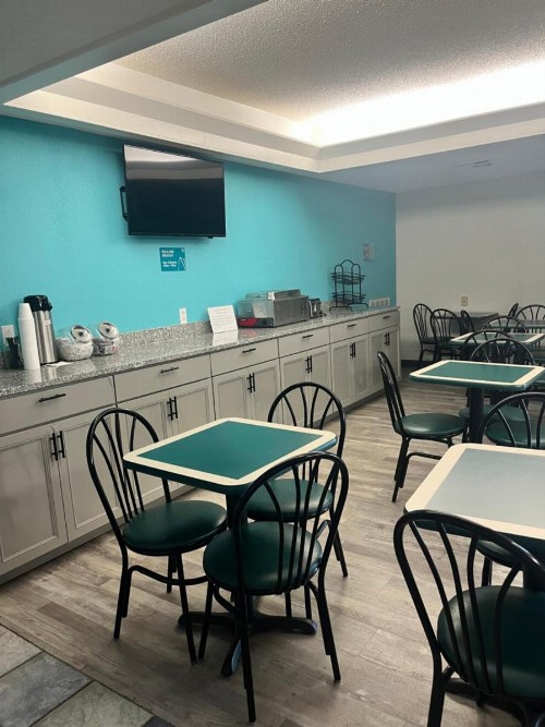 Americas Best Value Inn Clarksville - image 34