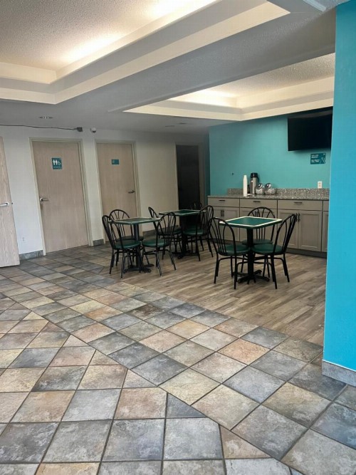 Americas Best Value Inn Clarksville - image 35