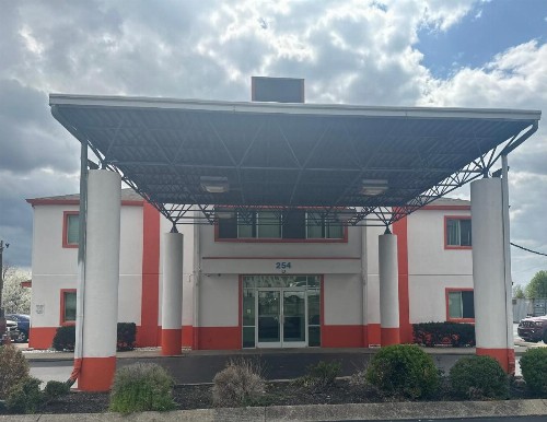 Americas Best Value Inn Clarksville - image 4