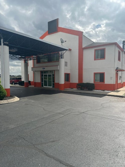 Americas Best Value Inn Clarksville - image 43