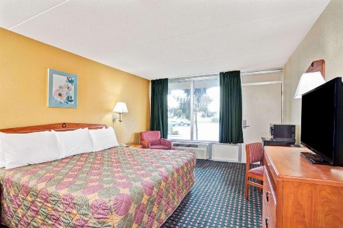 Days Inn by Wyndham Clarksville TN - image 22