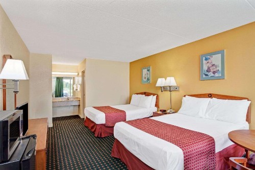 Days Inn by Wyndham Clarksville TN - image 35