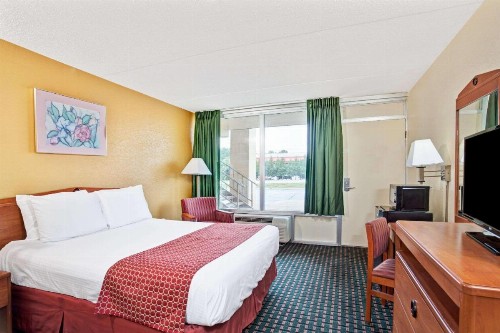 Days Inn by Wyndham Clarksville TN - image 36