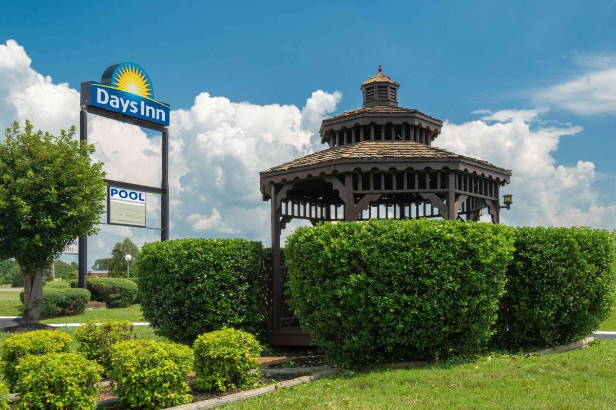 Days Inn by Wyndham Clarksville TN - image 5