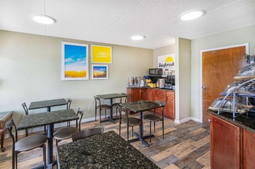 Days Inn by Wyndham Clarksville TN - image 6