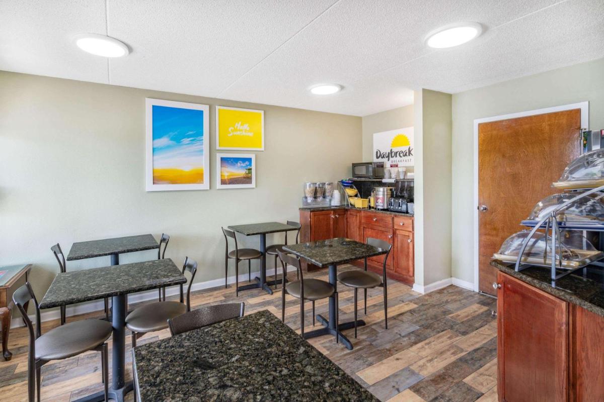 Days Inn by Wyndham Clarksville TN - image 6