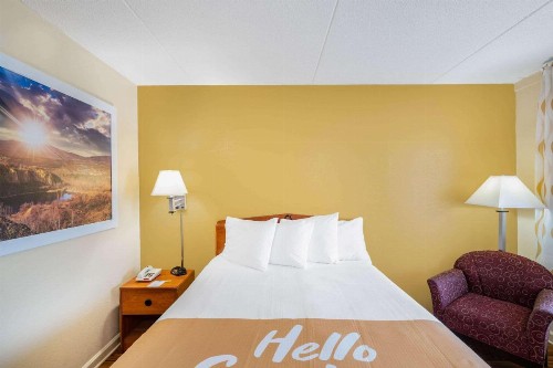 Days Inn by Wyndham Clarksville TN - image 9